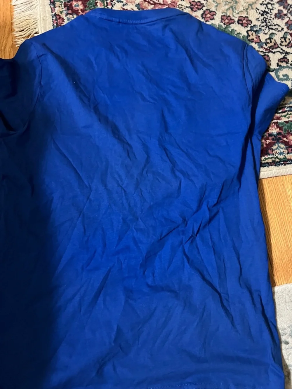 GUESS Men’s Royal Blue Logo Tee with Black Accent - Picture 4 of 4